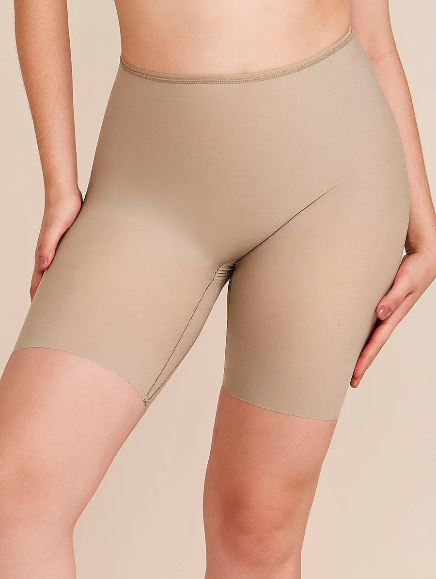 Bermuda Longa Em Microfibra Bege Camurca