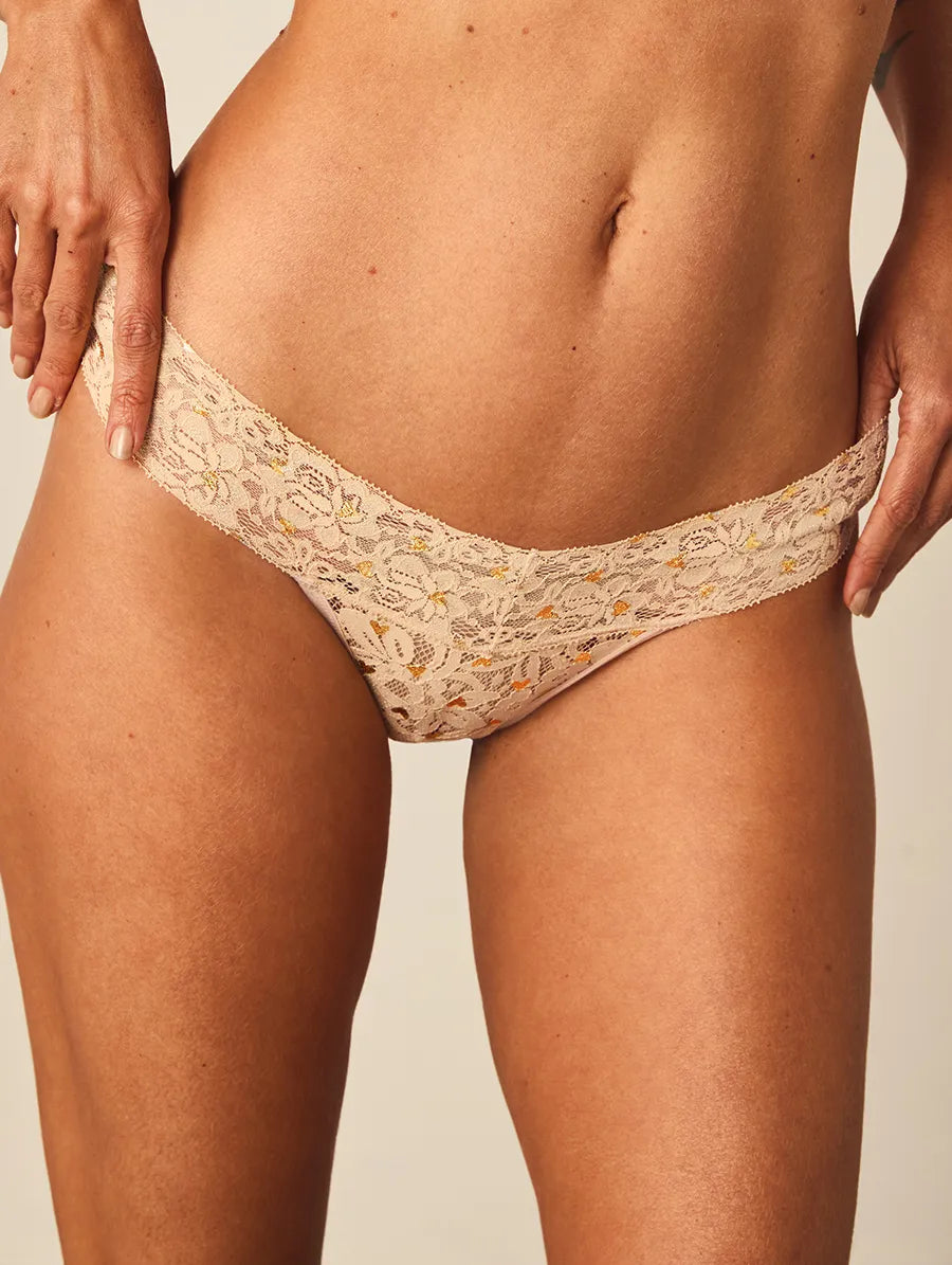 Calcinha Biquíni Em Renda Estampa Foil De Coracao