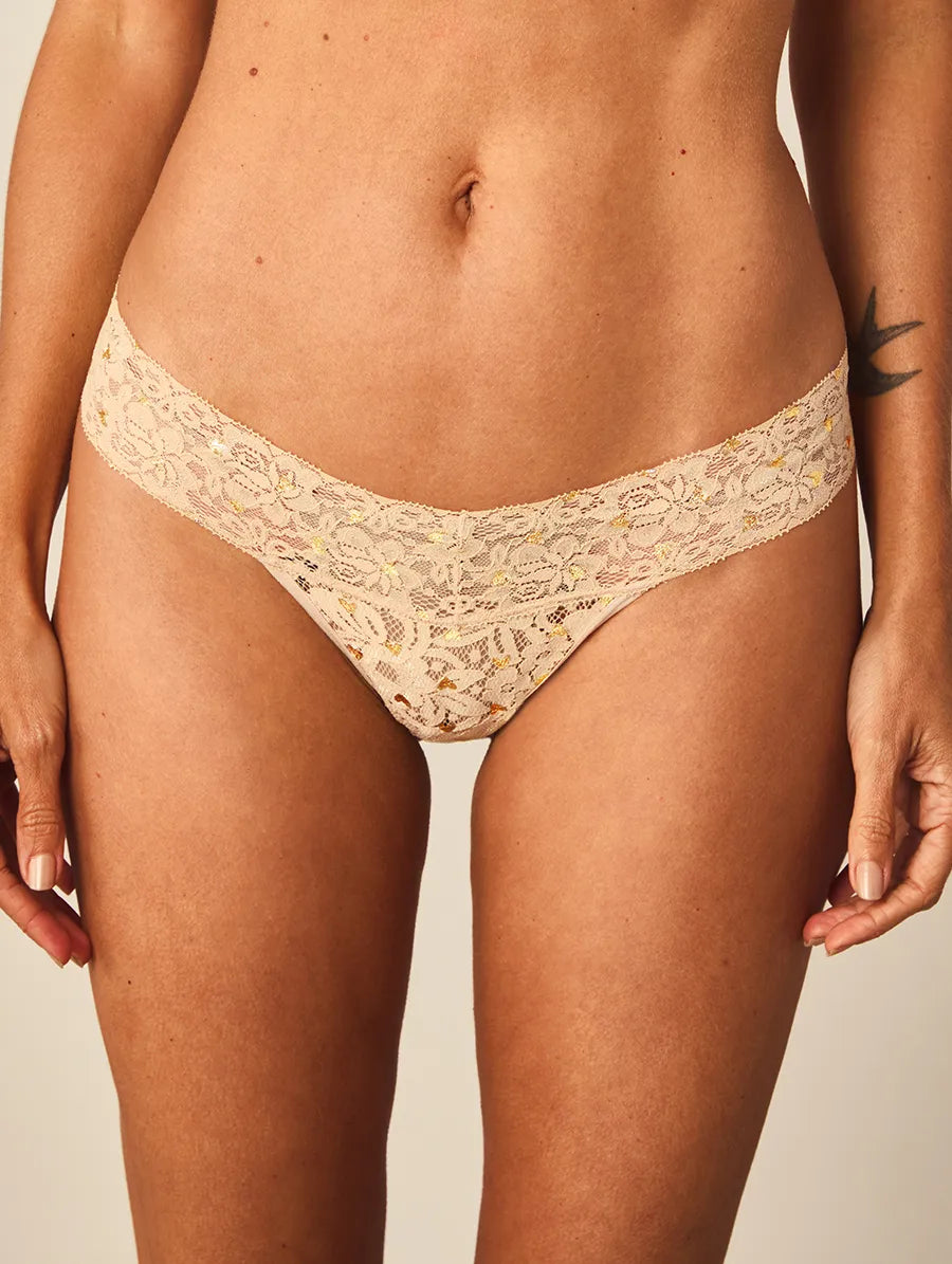 Calcinha Fio Dental Em Renda Estampa Foil De Coracao